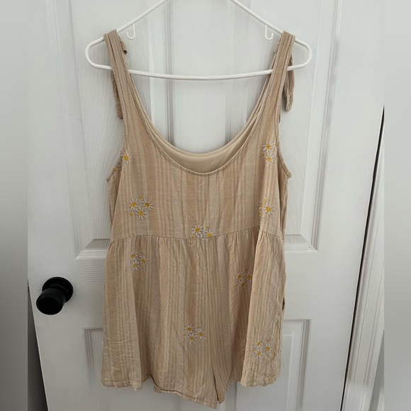 Floral Romper - Picture 3 of 4